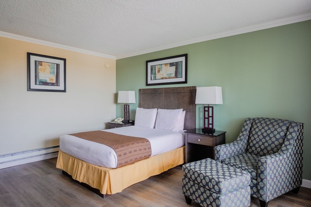 Фото Travelodge by Wyndham Monterey Bay