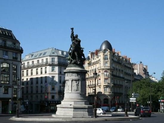 Гостиница Hôtel Céleste Batignolles Montmartre в Париже