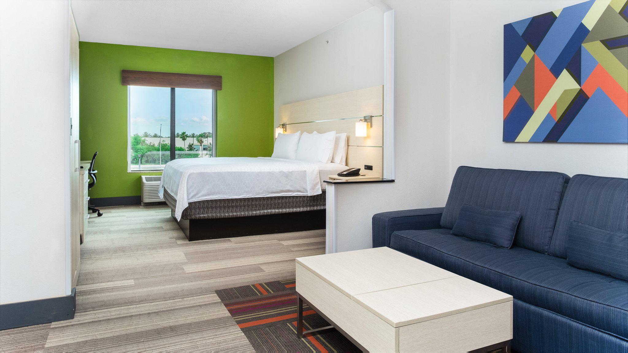 Фото Holiday Inn Express & Suites, International Drive, an Ihg Hotel