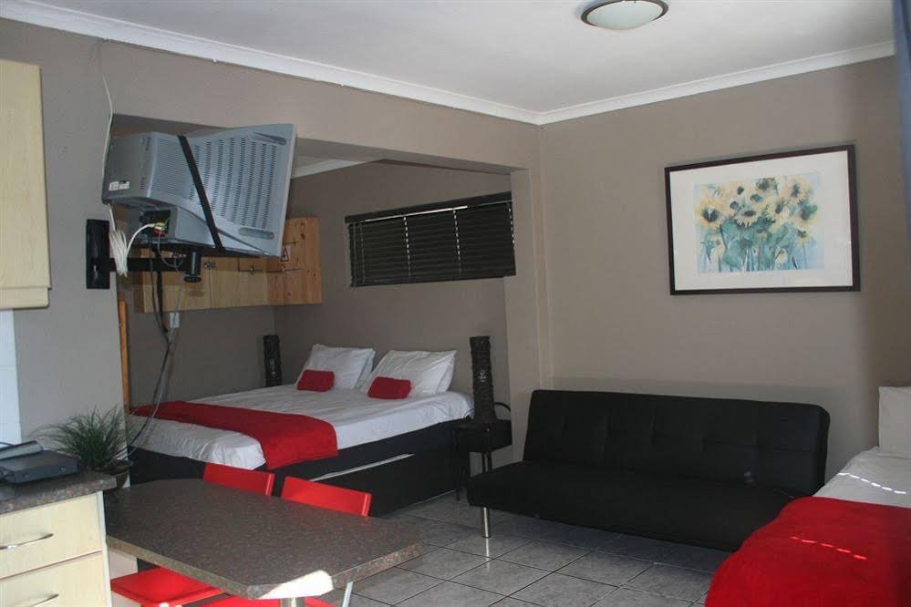 Фото Colors of Cape Town Lodge