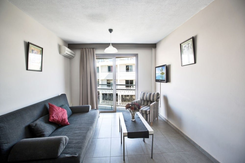 Фото Myriama Apartments