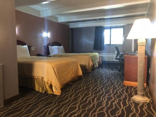 Фото Economy Inn North Randall