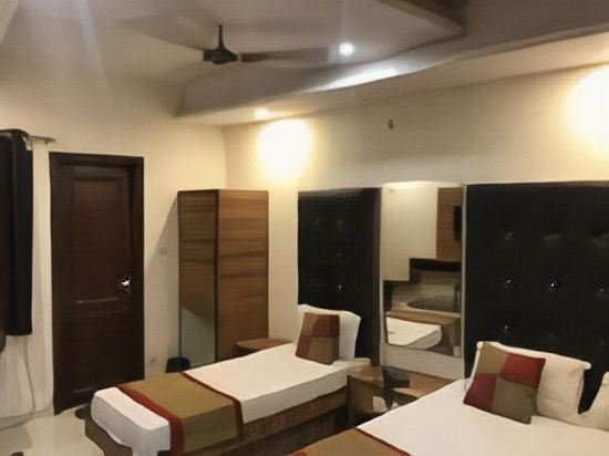 Фото Hotel Crystal Deluxe at New Delhi Railway Station