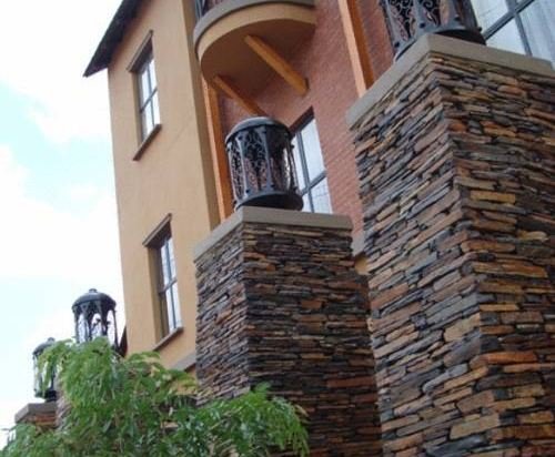 Фото Royal Elephant Hotel & Conference Centre