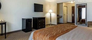 Comfort Inn & Suites near Bethel College (Kansas, Harvey County), hotel