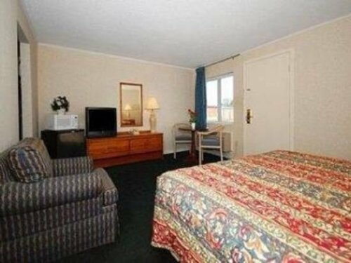 Гостиница Econo Lodge East Hartford