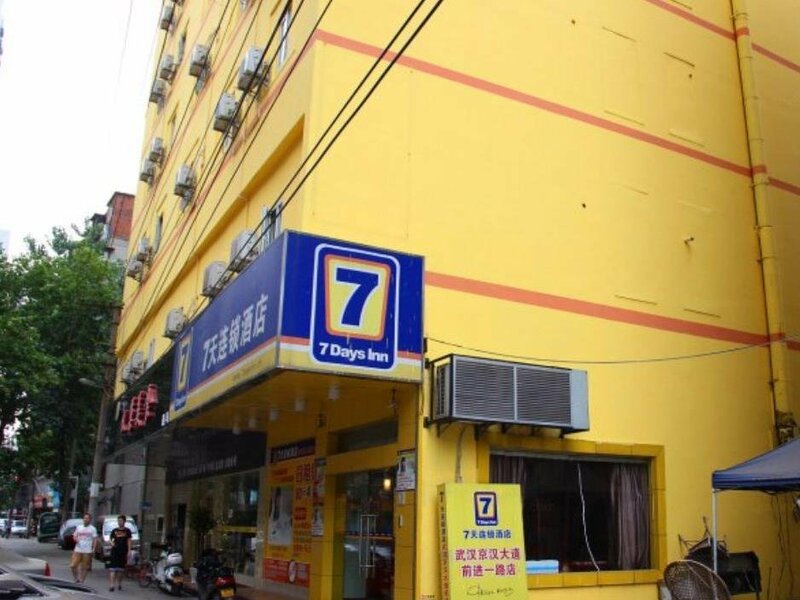 Гостиница 7 Days Inn Wuhan Friendship Road Light Rail Station Branch в Ухане