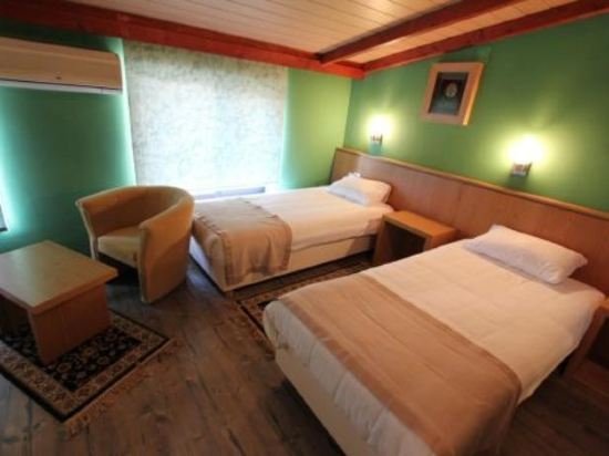 Фото Hotel Lirak