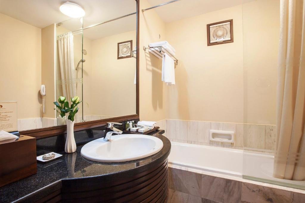 Фото Norfolk Hotel Saigon