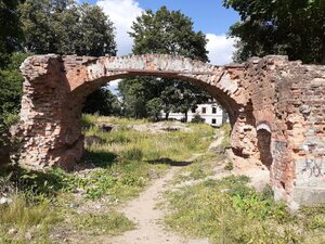 Усадьба Рапти (Ленинградская область, Лужский район, посёлок Дзержинского), достопримечательность в Санкт‑Петербурге и Ленинградской области