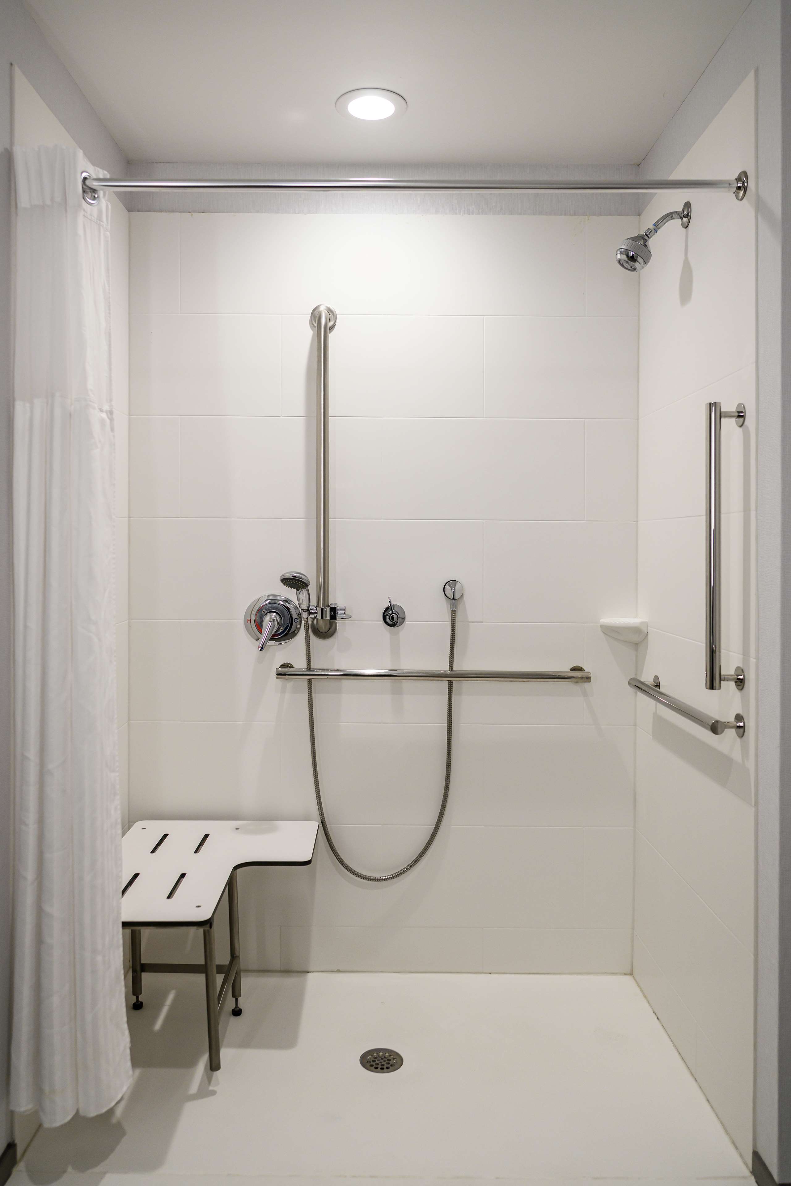 Фото Hilton Garden Inn Louisville Mall of St. Matthews