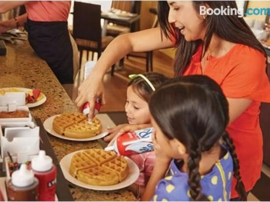 Фото Hampton Inn & Suites Grandville Grand Rapids South