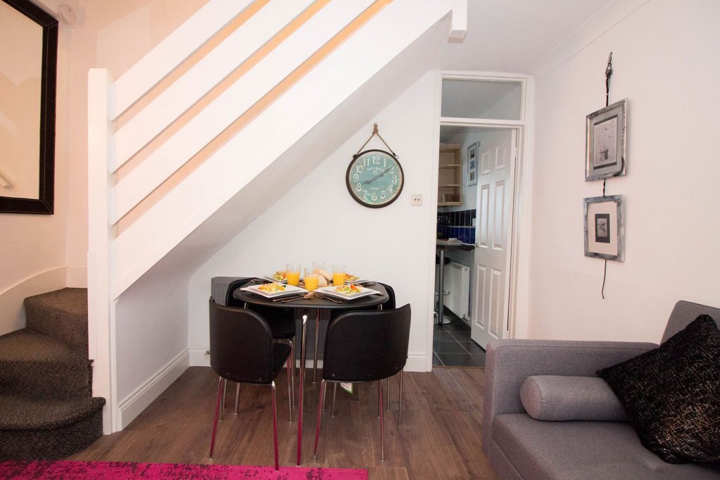 Фото Magdalen quarters