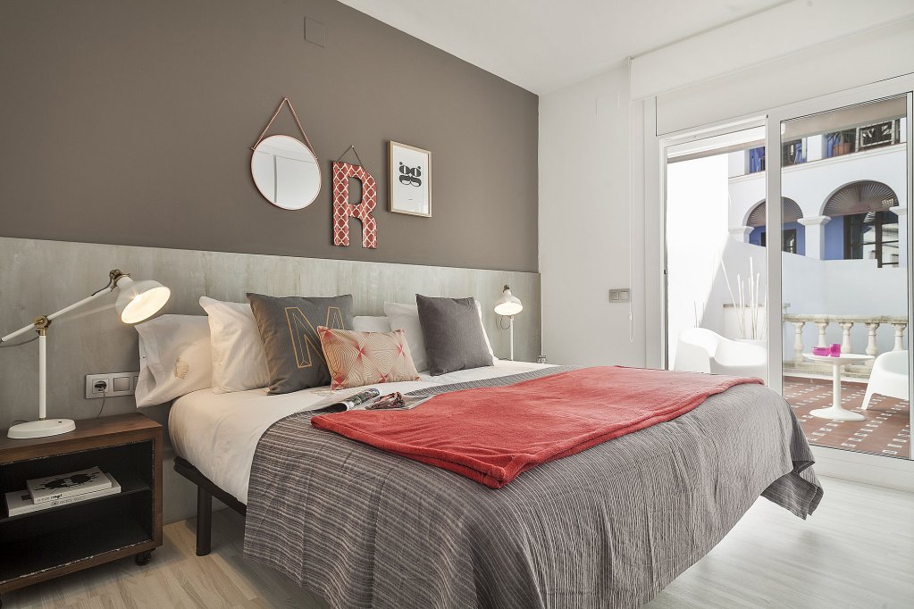 Фото Sitges Group Blue and White