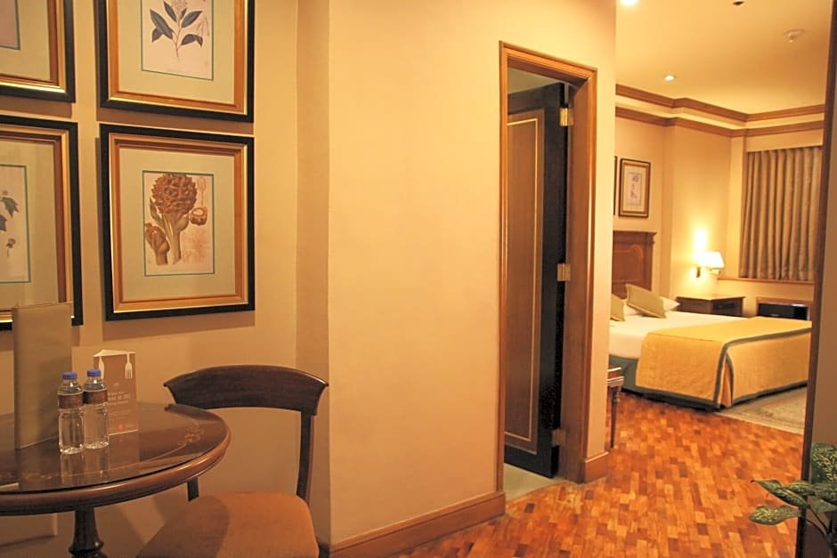 Фото Herald Suites