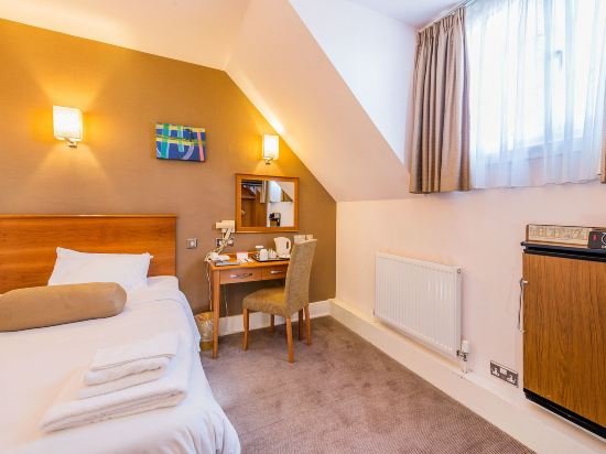 Фото Ramada by Wyndham Loughborough Hotel