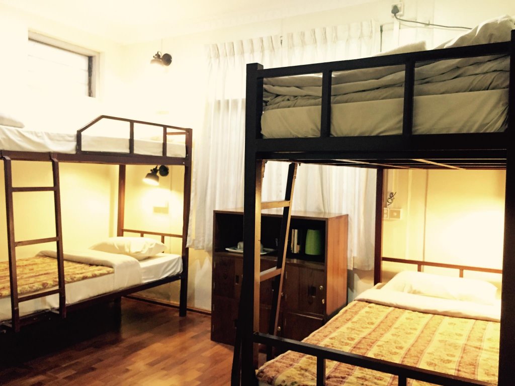 Фото Mr. Charles Hotel