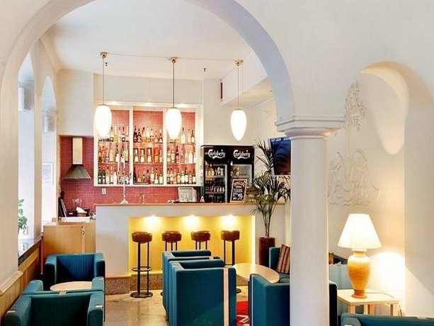 Фото Crystal Plaza Hotel