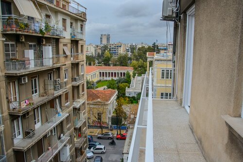 Comfy apt in city center by VillaRentalsgr
