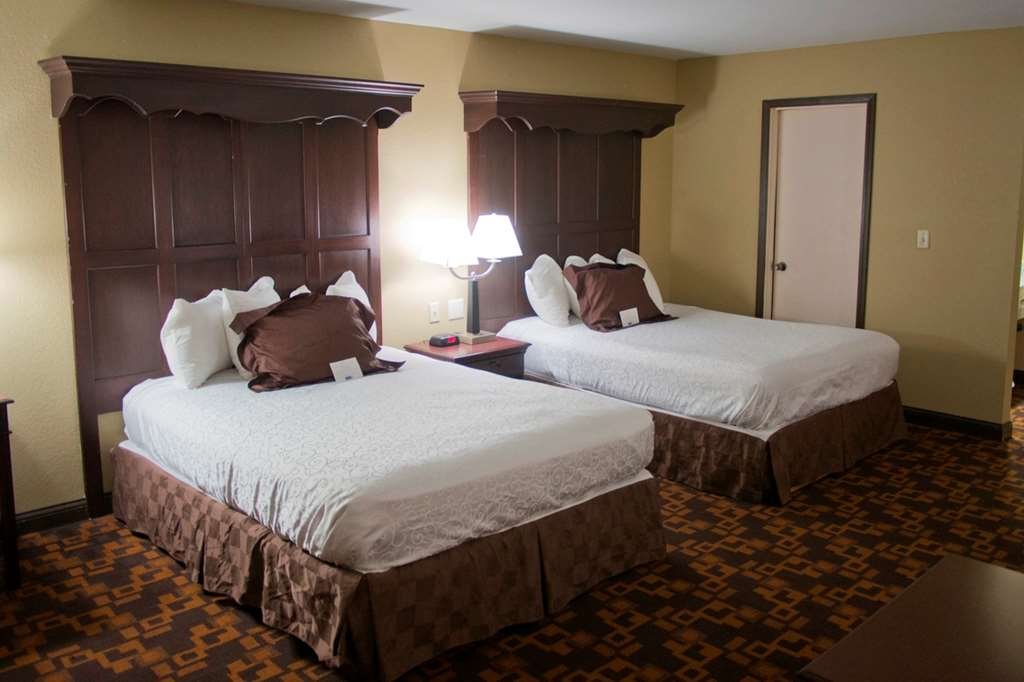 Фото Days Inn & Suites by Wyndham Coralville Iowa City