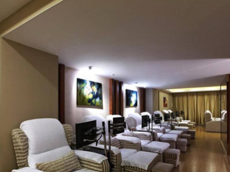 Фото Ambassador Hotel