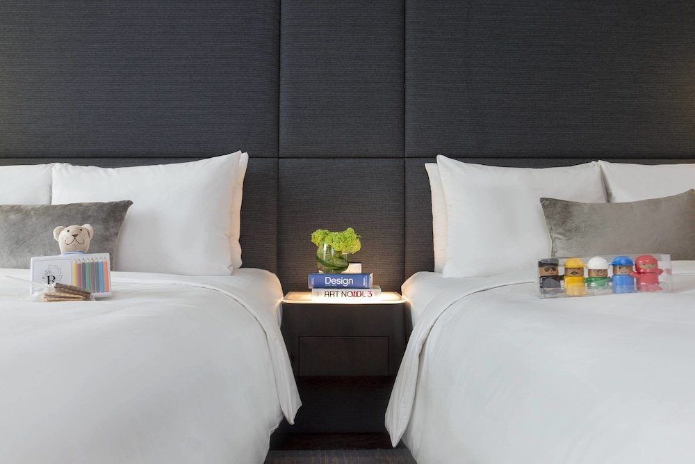 Фото Renaissance Paris Arc de Triomphe Hôtel