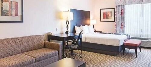 Гостиница La Quinta Inn & Suites by Wyndham Glen Rose