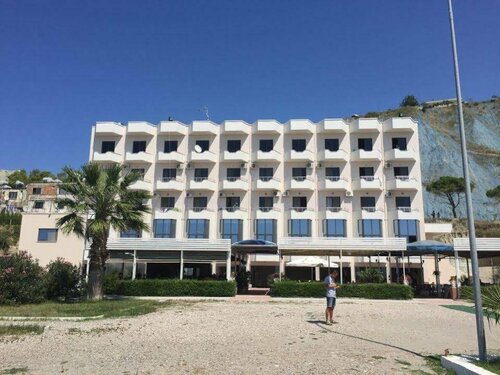Гостиница Hotel Ferrara в Дурресе