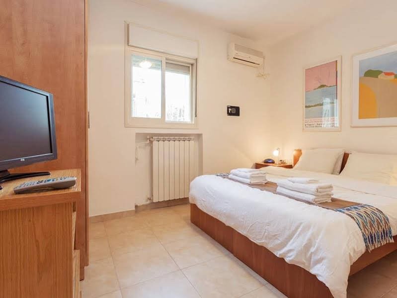 Фото Colony Suites Jerusalem - 3 Hananya