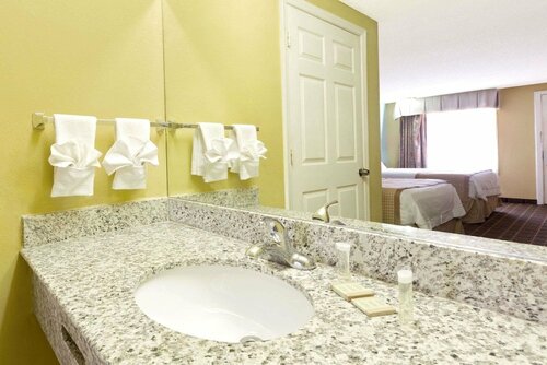 Гостиница Super 8 by Wyndham Charlotte Airport North в Шарлотте
