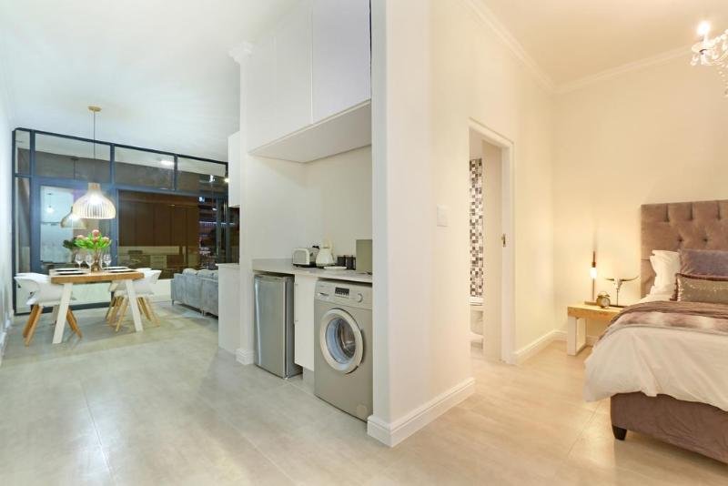 Фото Happy Rhino Hotel