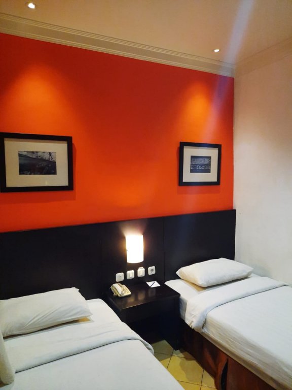 Фото Lotus Garden Hotel