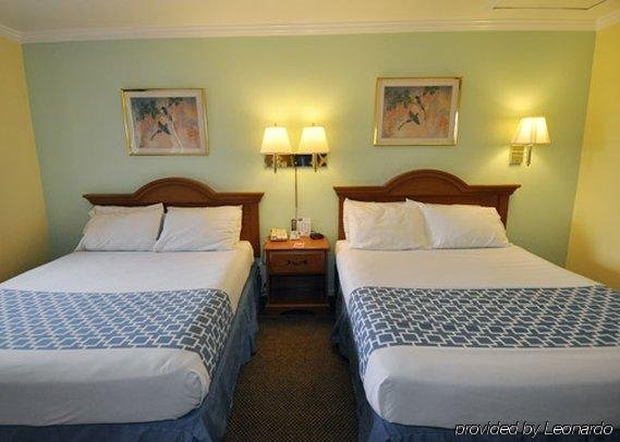 Фото Coastal Breeze Inn