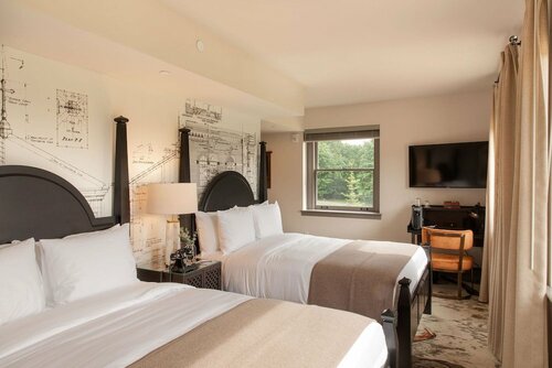 Гостиница The Lodge at St Edward State park