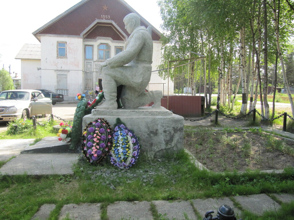 Monument, memorial Коленопреклонённый солдат, Murmansk Oblast, photo