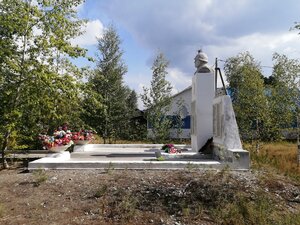 Памятник погибшим воинам (Ханты-Мансийский автономный округ, Кондинский район, сельское поселение Шугур, деревня Шугур), памятник, мемориал в Ханты‑Мансийском автономном округе ‑ Югре