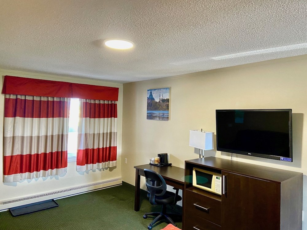 Фото Colonial House Motor Inn