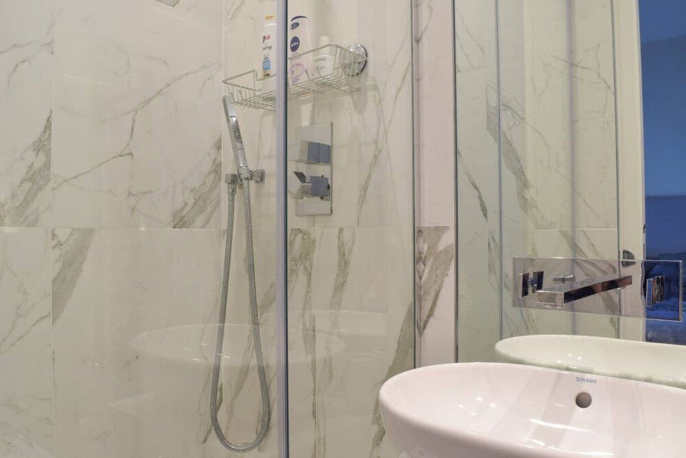 Фото Immaculate 2 Bedroom Apartment near Camden