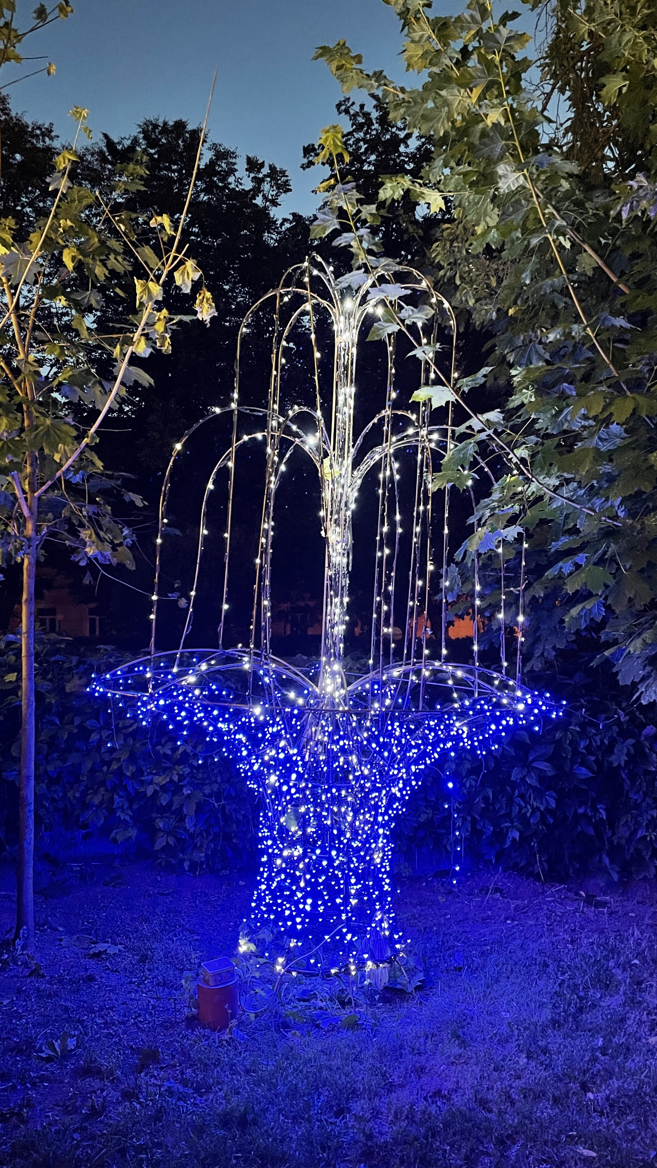 Фото У фонтана