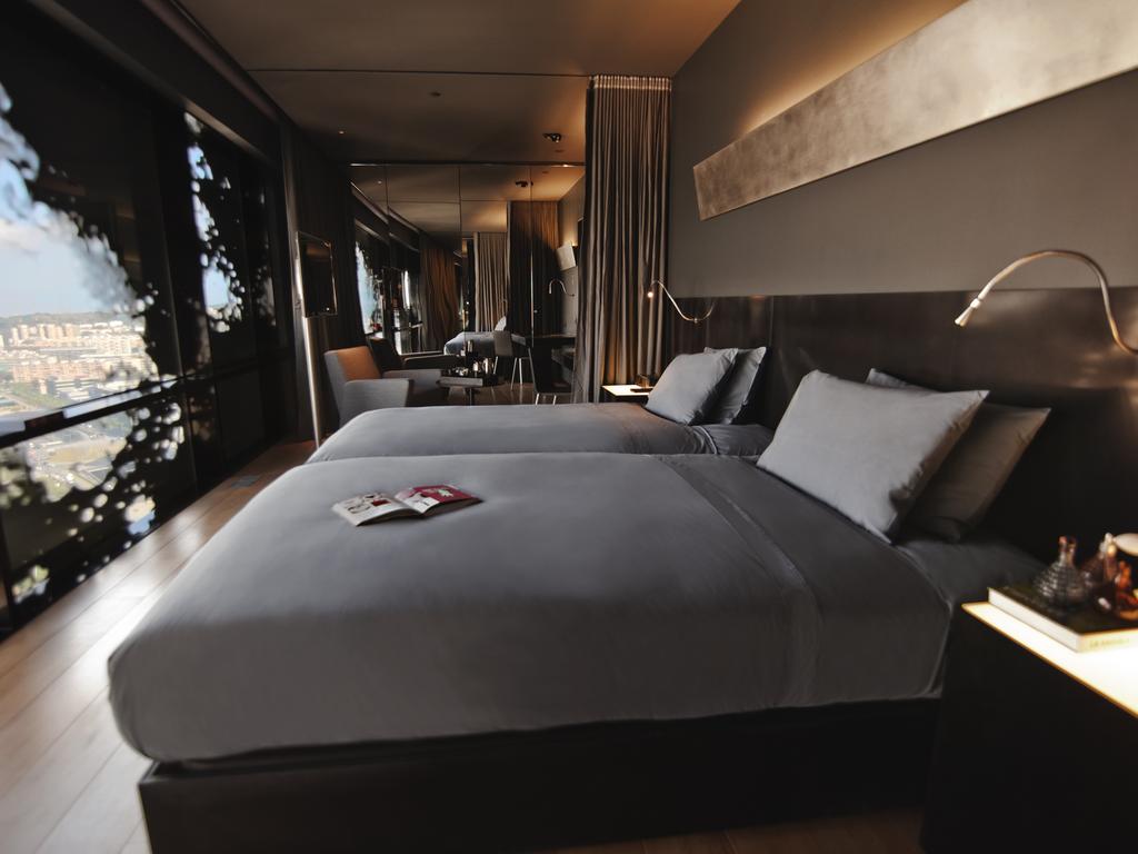 Фото Renaissance Barcelona Fira Hotel