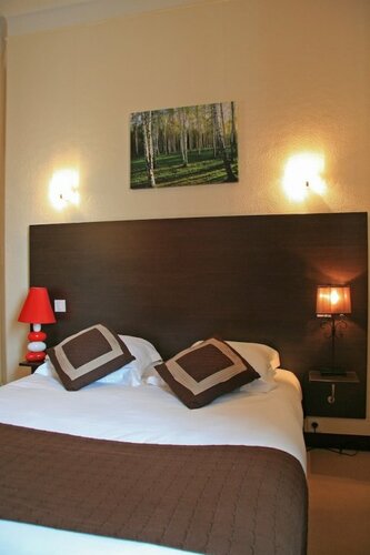 Гостиница Hôtel La Perriere в Лорьяне
