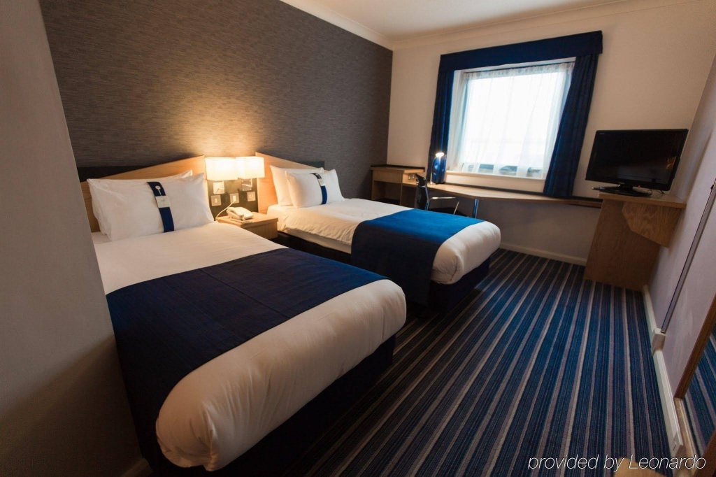 Фото Holiday Inn Express London - Stratford, an Ihg Hotel
