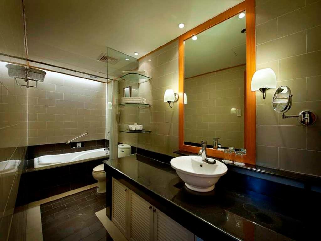 Фото Berjaya Makati Hotel