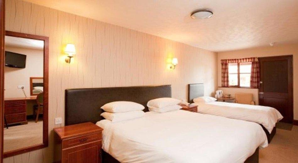 Фото Farmhouse Innlodge by Greene King Inns