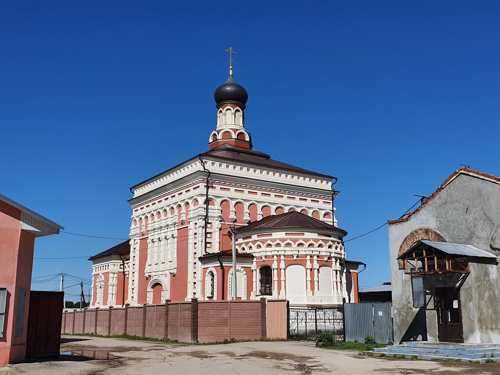 Iglesia ortodoxa Tserkov Trekh Svyatiteley Velikikh u Kaluzhskoy Tikhonovoy pustyni, , foto