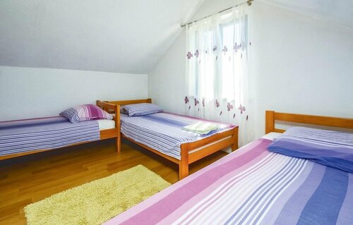 Жильё посуточно Awesome Home in Pucisca With 2 Bedrooms, Wifi and Outdoor Swimming Pool