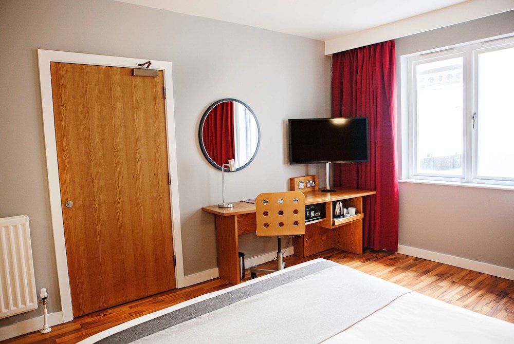 Фото Ramada by Wyndham Belfast City Centre