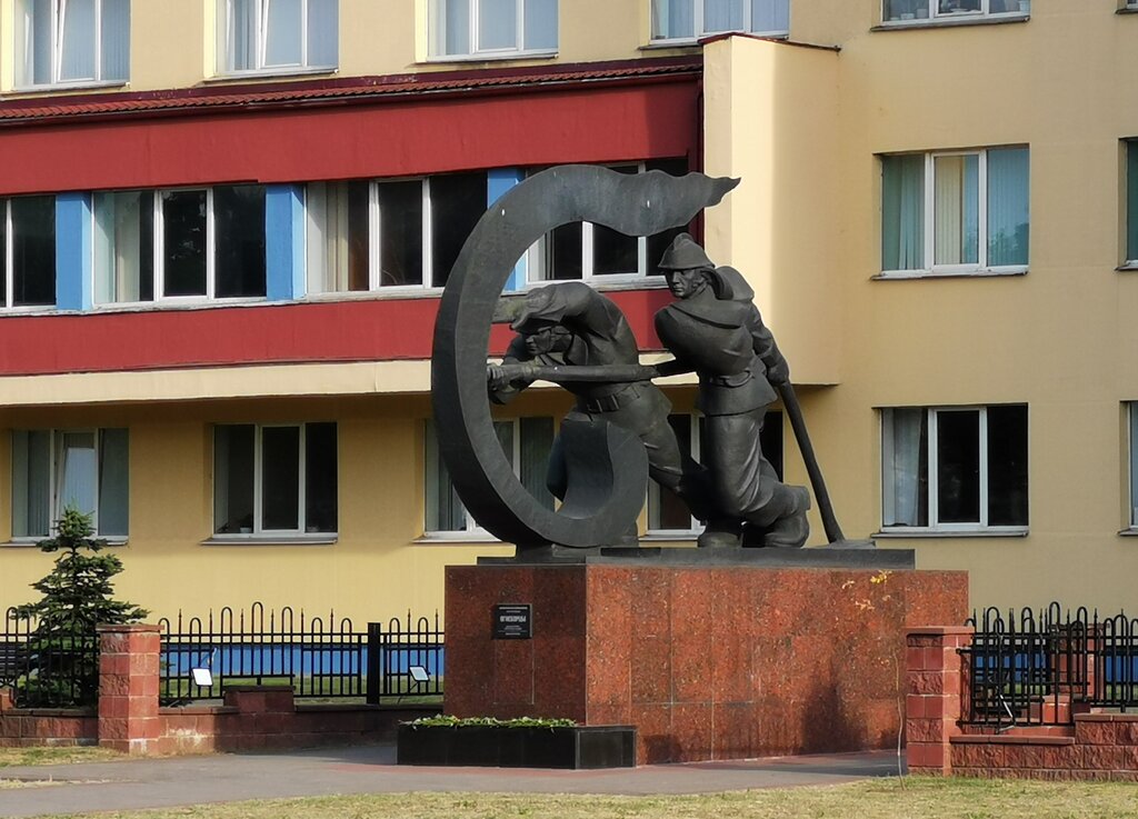 Памятник, мемориал Огнеборец, Минск, фото