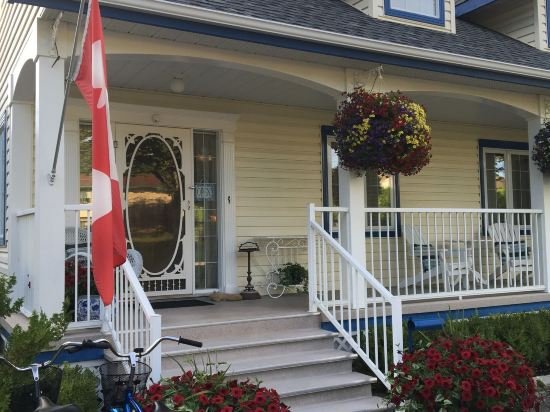 Фото Lakeside Country Inn