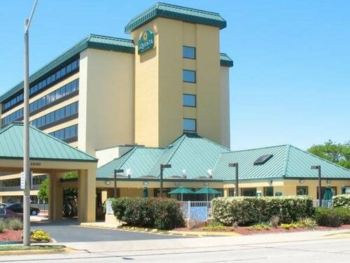 Гостиница La Quinta Inn & Suites by Wyndham Virginia Beach в Вирджиния-Бич